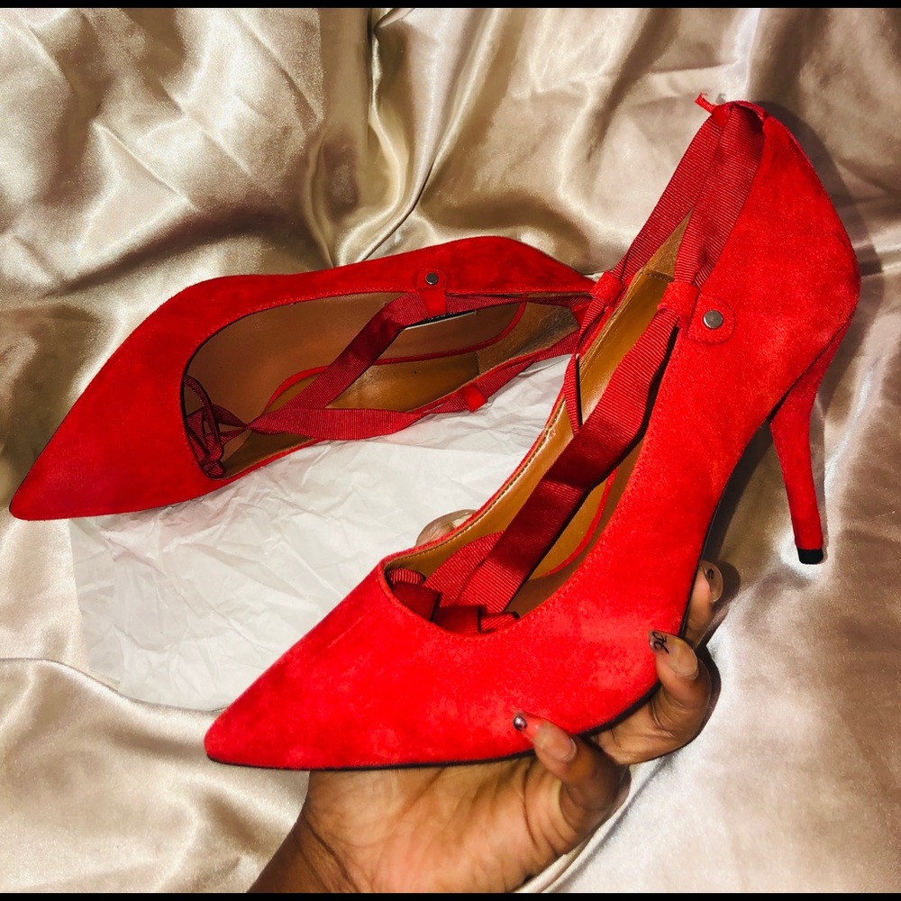 Red pumps - Picture 3 of 5